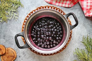 Черноплодная рябина вяленая Черноплодная рябина вяленая