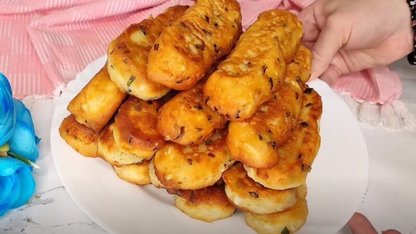 Минутная вкуснятина на завтрак. Ленивые пирожки «Пятиминутки» Минутная вкуснятина на завтрак. Ленивые пирожки «Пятиминутки»