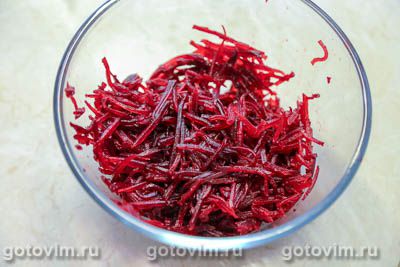 Салат из маринованной свеклы с сельдью