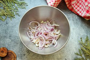 Салат с кальмарами и фенхелем Салат с кальмарами и фенхелем