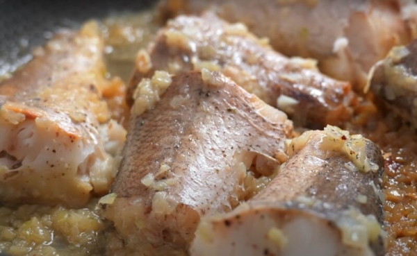 Хек по-еврейски в луковом соусе. Нереально вкусная рыба Хек по-еврейски в луковом соусе. Нереально вкусная рыба