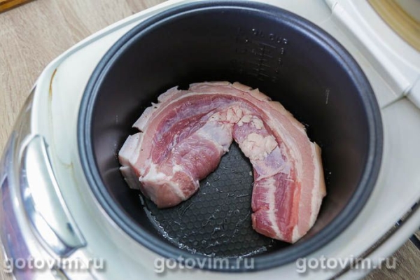 Свиная грудинка в соевом соусе, зажаренная целым куском в мультиварке