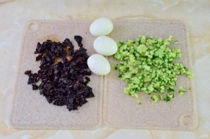 Салат из курицы и чернослива Салат из курицы и чернослива