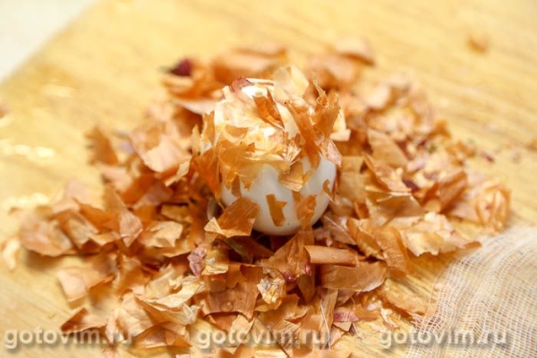 Мраморные яйца в луковой шелухе и чае каркаде