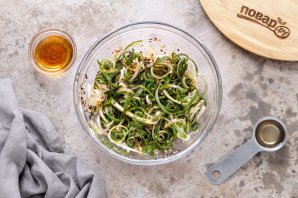 Корейский салат из зеленого лука Корейский салат из зеленого лука