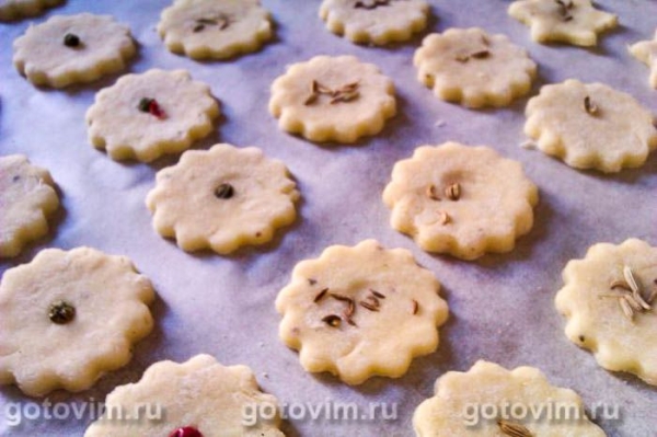 Сырное печенье с перцем, тмином и фенхелем (Фролини аль пармежиано)