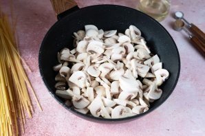 Спагетти с беконом и грибами Спагетти с беконом и грибами