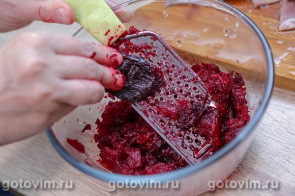 Сельдь в свекольном маринаде (из свежей сельди)