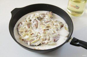 Горбуша в сметане на сковороде Горбуша в сметане на сковороде