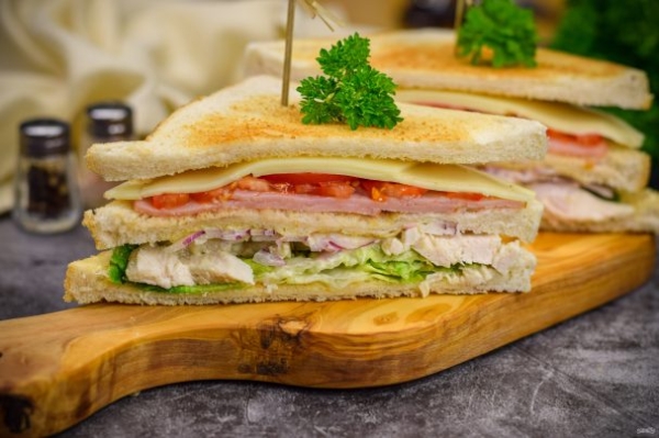 Клубный сэндвич с курицей Клубный сэндвич с курицей