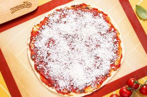 Пицца с помидорами