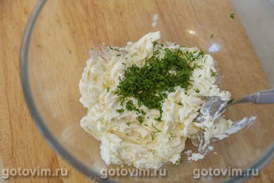 Канапе на шпажках с красной рыбой, авокадо и красной икрой Канапе на шпажках с красной рыбой, авокадо и красной икрой