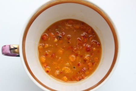 Чай с облепихой, имбирем и розмарином