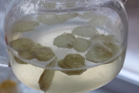 Чай с облепихой, имбирем и розмарином