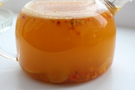 Чай с облепихой, имбирем и розмарином