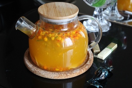 Чай с облепихой, имбирем и розмарином