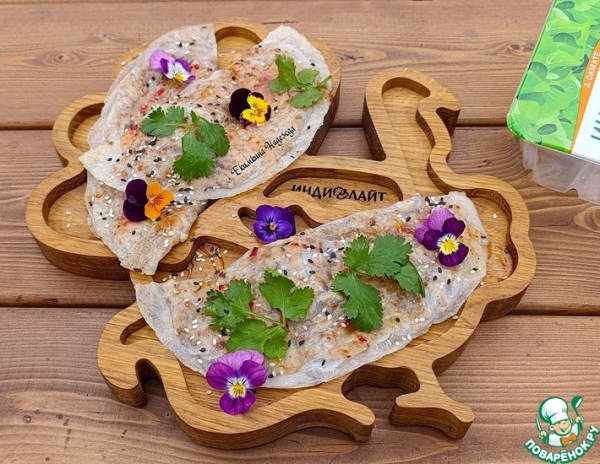 Чебуреки из индейки в рисовой бумаге Чебуреки из индейки в рисовой бумаге