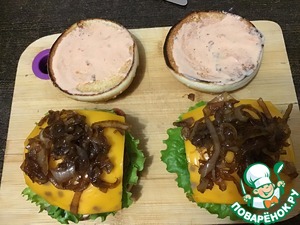 Чизбургер с карамелизированным луком Чизбургер с карамелизированным луком