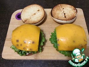 Чизбургер с карамелизированным луком Чизбургер с карамелизированным луком