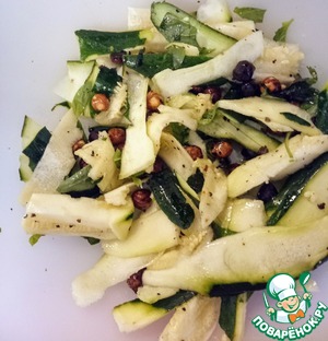 Цуккини с фундуком, мятой и пармезаном Цуккини с фундуком, мятой и пармезаном