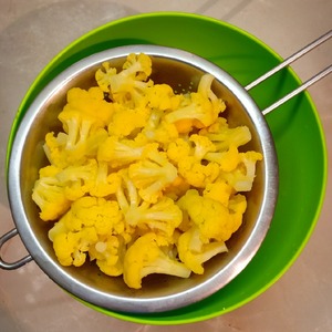 Цветная капуста, запеченная с сыром