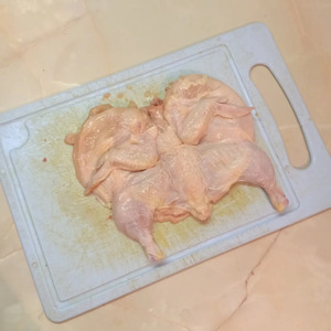 Цыплята-корнишоны, запеченные в духовке