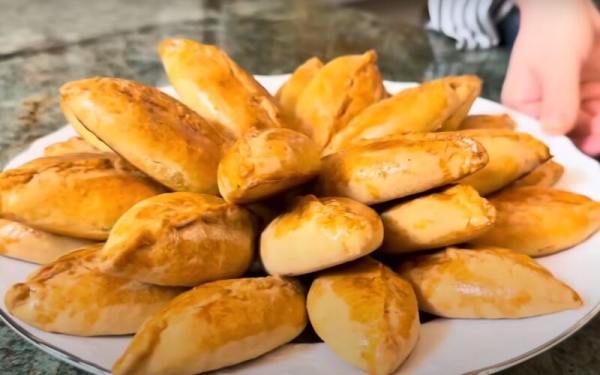 Сытные пирожки по сказочному рецепту. Вкусно, по-домашнему: каждая хозяйка мечтает их приготовить Сытные пирожки по сказочному рецепту. Вкусно, по-домашнему: каждая хозяйка мечтает их приготовить