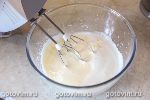 Бисквитный рулет с баварским кремом с земляникой