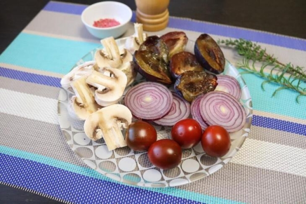 Бифштекс (beef-stеаks) со сливочным маслом Бифштекс (beef-stеаks) со сливочным маслом