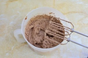 Шоколадный слоеный торт