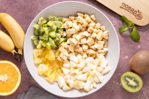 Фруктовый салат в ананасе Фруктовый салат в ананасе