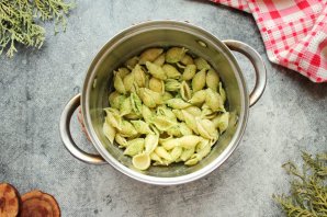 Макароны с соусом песто Макароны с соусом песто