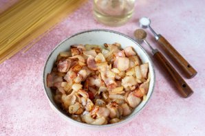 Спагетти с беконом и грибами Спагетти с беконом и грибами