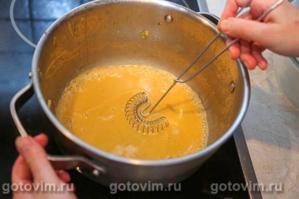 Фрикасе из кролика с соусом на желтках