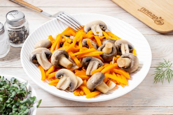 Шампиньоны с морковью