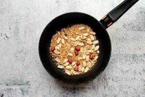 Салат "Чука" с ореховым соусом Салат "Чука" с ореховым соусом