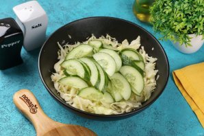 Салат с капустой и креветками Салат с капустой и креветками