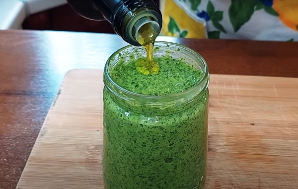 Паста «Здоровье». Такая баночка должна быть в каждом доме: лучшая заготовка зелени на зиму Паста «Здоровье». Такая баночка должна быть в каждом доме: лучшая заготовка зелени на зиму