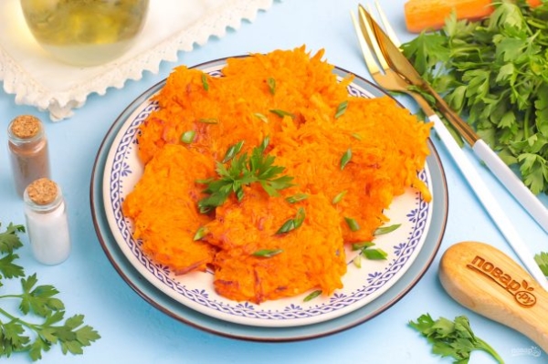 Постные морковные оладьи