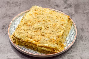 Слоеный торт "Лентяйка" Слоеный торт "Лентяйка"