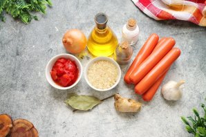 Сосиски в томатном соусе с рисом Сосиски в томатном соусе с рисом