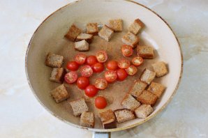 Яичница с гренками Яичница с гренками