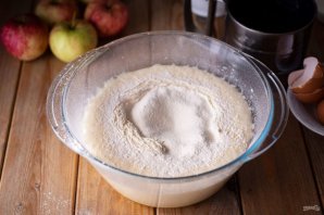 Мамина шарлотка с яблоками Мамина шарлотка с яблоками