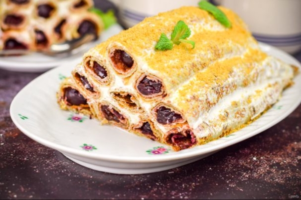 Блины с вишней в сметанном креме Блины с вишней в сметанном креме