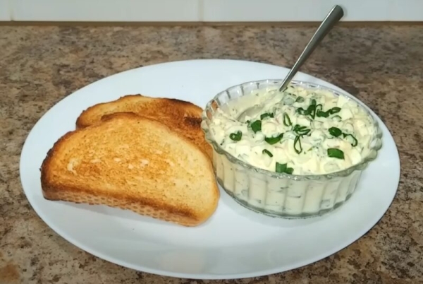 Вкуснейшая намазка на хлеб. Готовиться быстро: универсальный рецепт за 10 минут Вкуснейшая намазка на хлеб. Готовиться быстро: универсальный рецепт за 10 минут