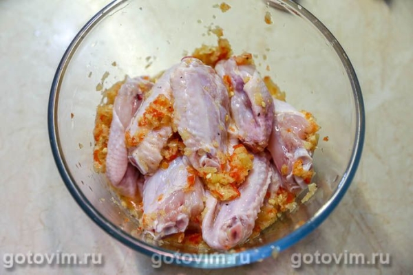 Куриные крылышки в маринаде с чили и сладким перцем Куриные крылышки в маринаде с чили и сладким перцем