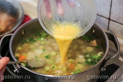 Кудрявый куриный суп с вермишелью, овощами и сырым яйцом (без картошки) Кудрявый куриный суп с вермишелью, овощами и сырым яйцом (без картошки)