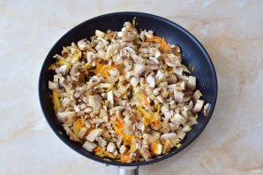 Рулет из фарша с грибами