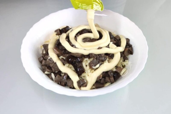 Варить и чистить ничего не нужно. Салат «Сытный» — справится даже ребёнок, но вкус ресторанного уровня! Варить и чистить ничего не нужно. Салат «Сытный» — справится даже ребёнок, но вкус ресторанного уровня!