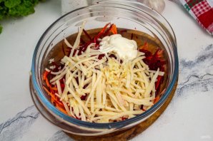Салат из свеклы и моркови с сыром Салат из свеклы и моркови с сыром